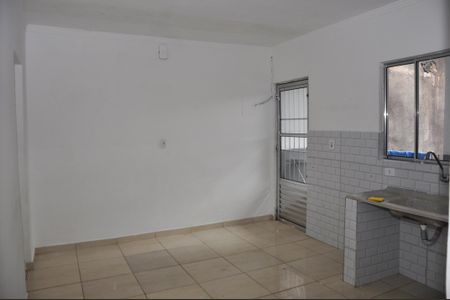 Detalhe - Sala e Cozinha de casa para alugar com 1 quarto, 70m² em Vila Zat, São Paulo