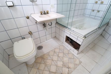 Casa para alugar com 1200m², 6 quartos e 6 vagasBanheiro do Quarto 3