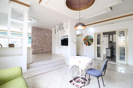 Casa para alugar com 1200m², 6 quartos e 6 vagasSala