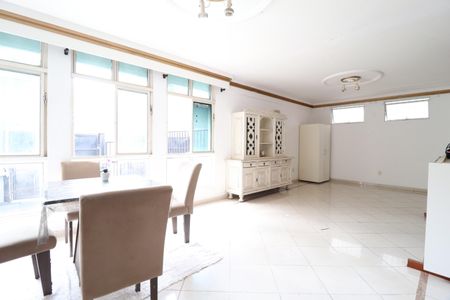 Casa para alugar com 1200m², 6 quartos e 6 vagasSala