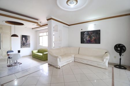 Casa para alugar com 1200m², 6 quartos e 6 vagasSala