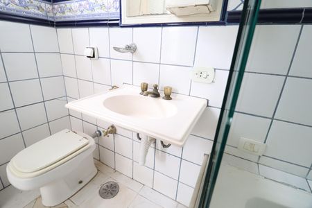 Casa para alugar com 1200m², 6 quartos e 6 vagasBanheiro do Quarto 3