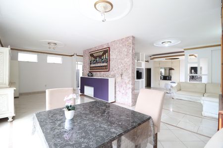 Casa para alugar com 1200m², 6 quartos e 6 vagasSala