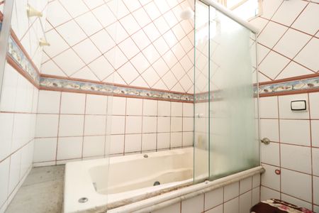 Casa para alugar com 1200m², 6 quartos e 6 vagasBanheiro do Quarto 2