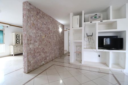 Casa para alugar com 1200m², 6 quartos e 6 vagasSala