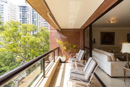 Apartamento para alugar com 225m², 3 quartos e 4 vagas