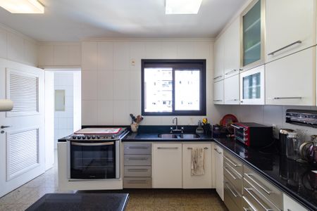 Apartamento para alugar com 225m², 3 quartos e 4 vagas