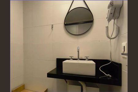 Banheiro de kitnet/studio à venda com 1 quarto, 23m² em Vila Mariana, São Paulo