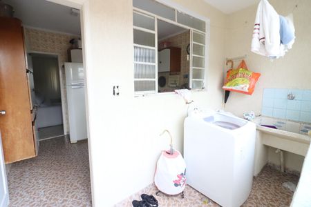 Casa à venda com 250m², 4 quartos e 2 vagasÁrea de Serviço 2