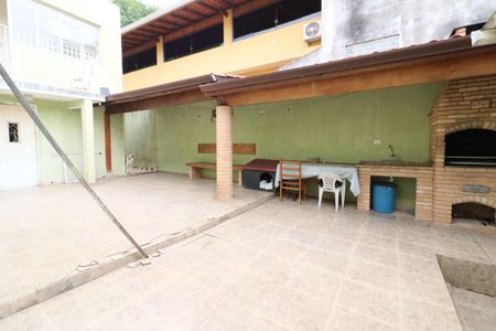 Casa à venda com 250m², 4 quartos e 2 vagasÁrea de Serviço 1