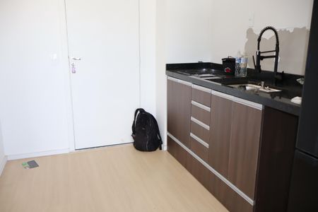 Sala e cozinha de apartamento para alugar com 1 quarto, 25m² em Jardim Imperador (zona Leste), São Paulo