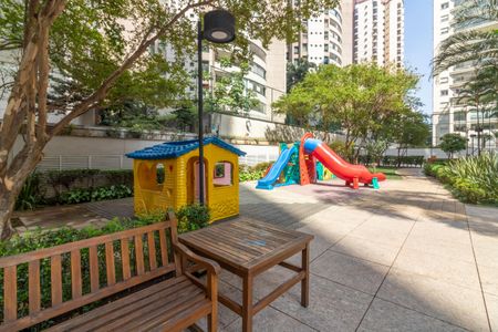Apartamento à venda com 104m², 3 quartos e 2 vagas Apartamento à venda com 104m², 3 quartos e 2 vagasÁrea comum - Playground