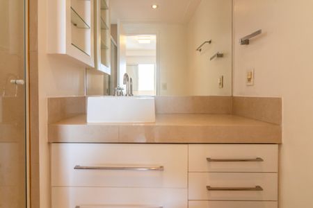 Apartamento à venda com 104m², 3 quartos e 2 vagas Apartamento à venda com 104m², 3 quartos e 2 vagasBanheiro da Suíte