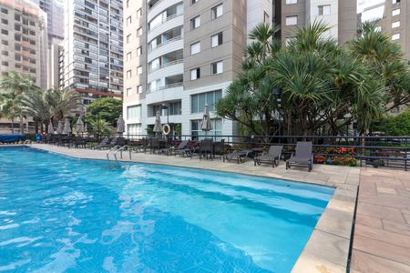 Apartamento à venda com 104m², 3 quartos e 2 vagas Apartamento à venda com 104m², 3 quartos e 2 vagasÁrea comum - Piscina