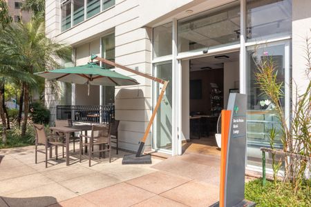 Apartamento à venda com 104m², 3 quartos e 2 vagas Apartamento à venda com 104m², 3 quartos e 2 vagasBar da Piscina