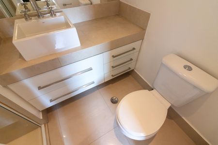 Apartamento à venda com 104m², 3 quartos e 2 vagas Apartamento à venda com 104m², 3 quartos e 2 vagasBanheiro da Suíte