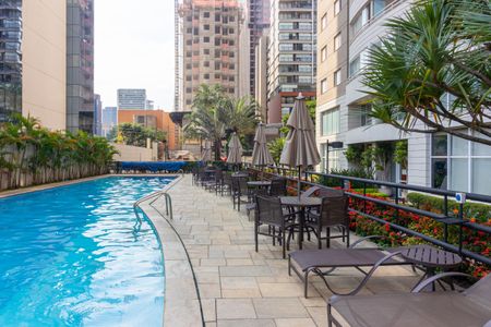 Apartamento à venda com 104m², 3 quartos e 2 vagas Apartamento à venda com 104m², 3 quartos e 2 vagasÁrea comum - Piscina