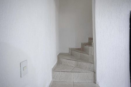 Casa de condomínio à venda com 114m², 3 quartos e 1 vagaEscada