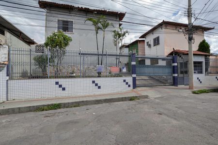 Casa de condomínio à venda com 114m², 3 quartos e 1 vagaFachada