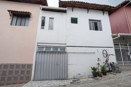 Casa de condomínio à venda com 114m², 3 quartos e 1 vagaFachada