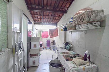 Casa de condomínio à venda com 114m², 3 quartos e 1 vagaÁrea de serviço 