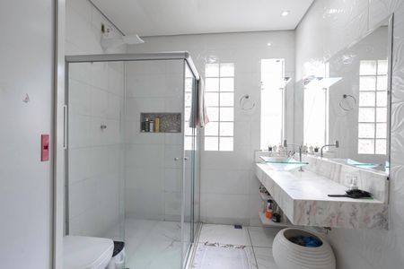 Casa de condomínio à venda com 114m², 3 quartos e 1 vagaBanheiro da suíte 