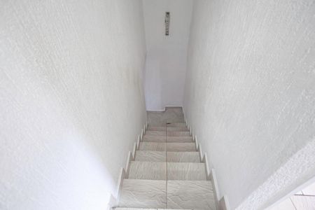 Casa de condomínio à venda com 114m², 3 quartos e 1 vagaEscada