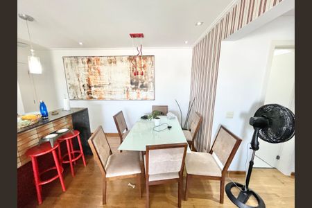 Apartamento à venda com 74m², 2 quartos e 1 vagaSala