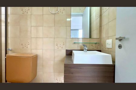 Apartamento à venda com 63m², 2 quartos e 1 vaga Apartamento à venda com 63m², 2 quartos e 1 vagaBanheiro da Suíte