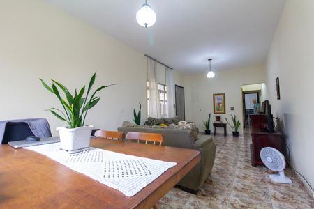 Casa à venda com 185m², 3 quartos e 3 vagasSala