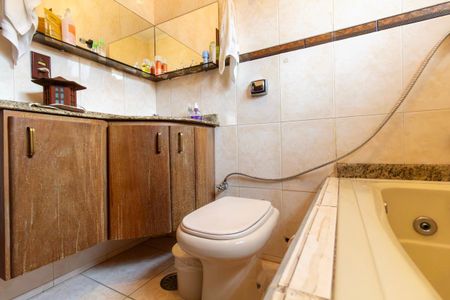 Casa à venda com 185m², 3 quartos e 3 vagasBanheiro 2