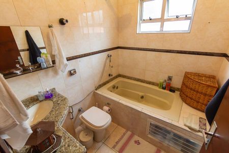 Casa à venda com 185m², 3 quartos e 3 vagasBanheiro 2