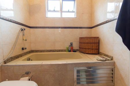 Casa à venda com 185m², 3 quartos e 3 vagasBanheiro 2