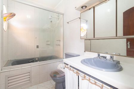 Casa à venda com 397m², 5 quartos e 6 vagasBanheiro 1