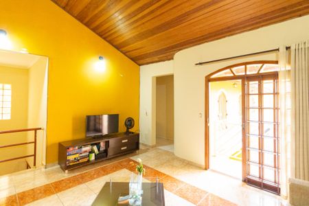 Casa à venda com 397m², 5 quartos e 6 vagasSala de TV