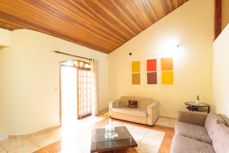 Sala de TV de casa à venda com 5 quartos, 397m² em Vila Yara, Osasco