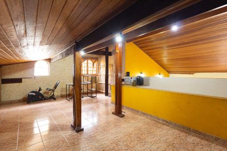 Casa à venda com 397m², 5 quartos e 6 vagasEscritório