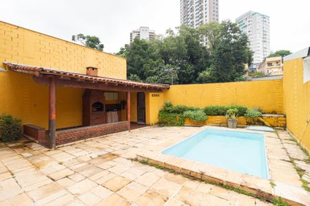 Casa à venda com 397m², 5 quartos e 6 vagasQuintal