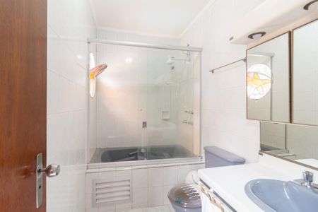 Casa à venda com 397m², 5 quartos e 6 vagasBanheiro 1