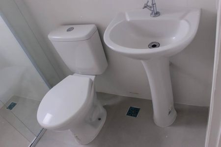 Banheiro  de kitnet/studio para alugar com 0 quarto, 35m² em Vila Leonor, Guarulhos