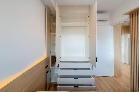 Apartamento para alugar com 28m², 1 quarto e sem vagaSuíte - Armários