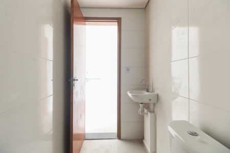 Banheiro  de kitnet/studio para alugar com 1 quarto, 24m² em Vila Carrão, São Paulo