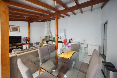 Sala de estar de casa para alugar com 2 quartos, 100m² em São João do Rio Vermelho, Florianópolis