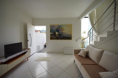 Casa para alugar com 100m², 2 quartos e 1 vagaSala