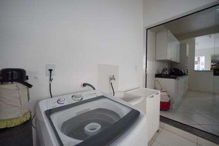 Área de Serviço de casa para alugar com 2 quartos, 100m² em São João do Rio Vermelho, Florianópolis