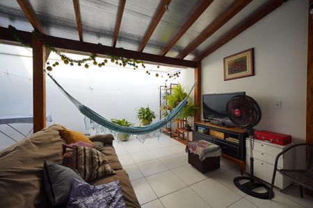Sala de estar  de casa para alugar com 2 quartos, 100m² em São João do Rio Vermelho, Florianópolis