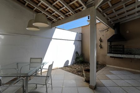 Casa de condomínio para alugar com 100m², 2 quartos e 2 vagas