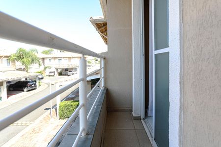Casa de condomínio para alugar com 100m², 2 quartos e 2 vagas