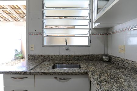 Casa de condomínio para alugar com 100m², 2 quartos e 2 vagas