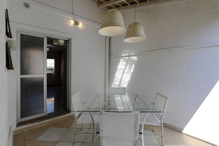 Casa de condomínio para alugar com 100m², 2 quartos e 2 vagas